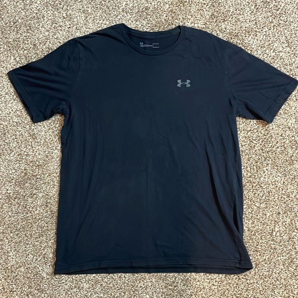 Black Under armour large men’s t shirt